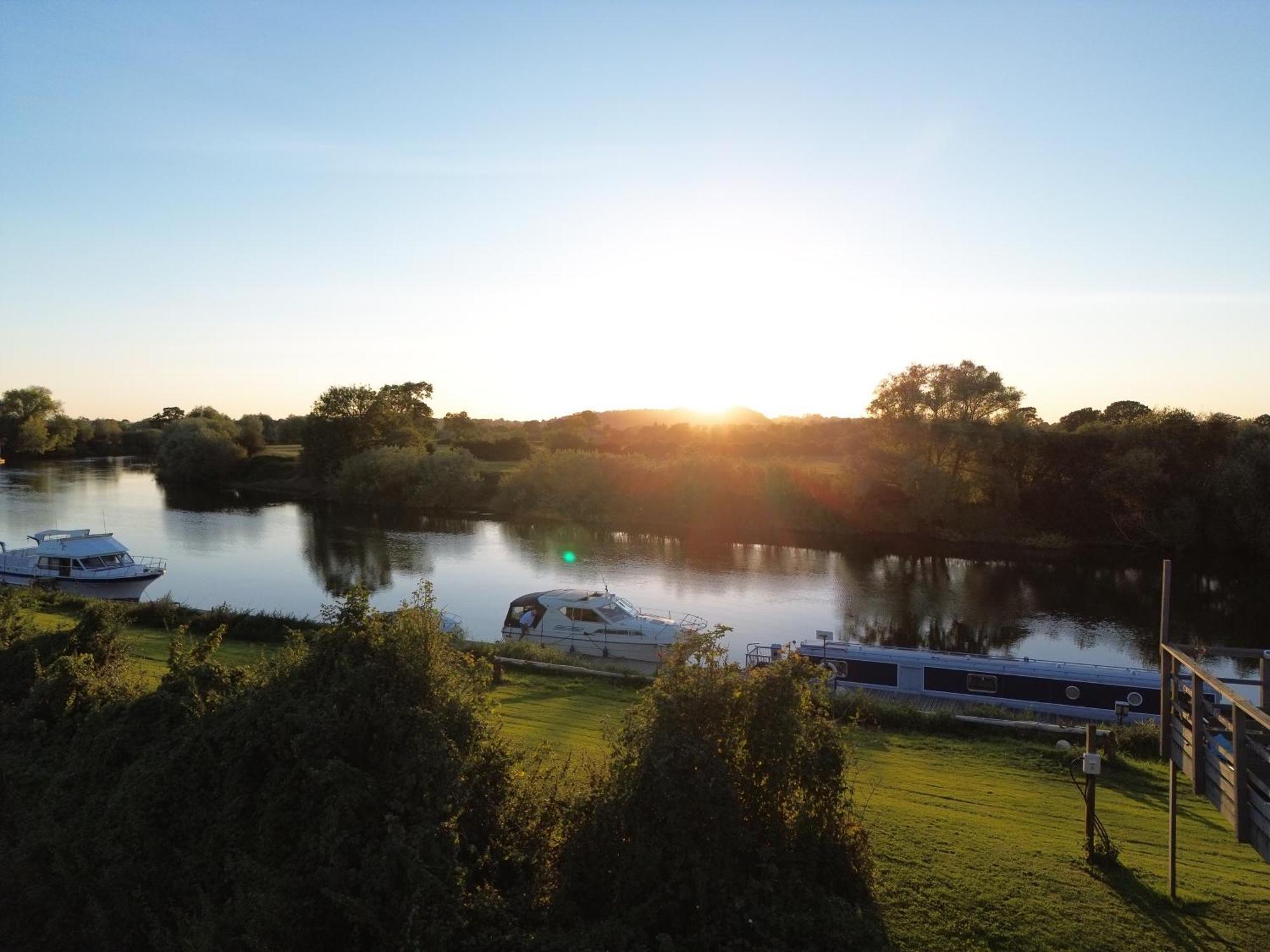Deerhurst Severnside Boat And Caravan Park Gloucestershire - Caravan 1 מראה חיצוני תמונה